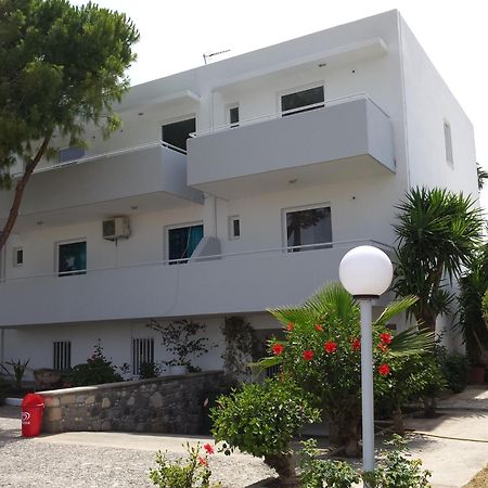 Blue Nest Hotel Tigkaki  Bagian luar foto