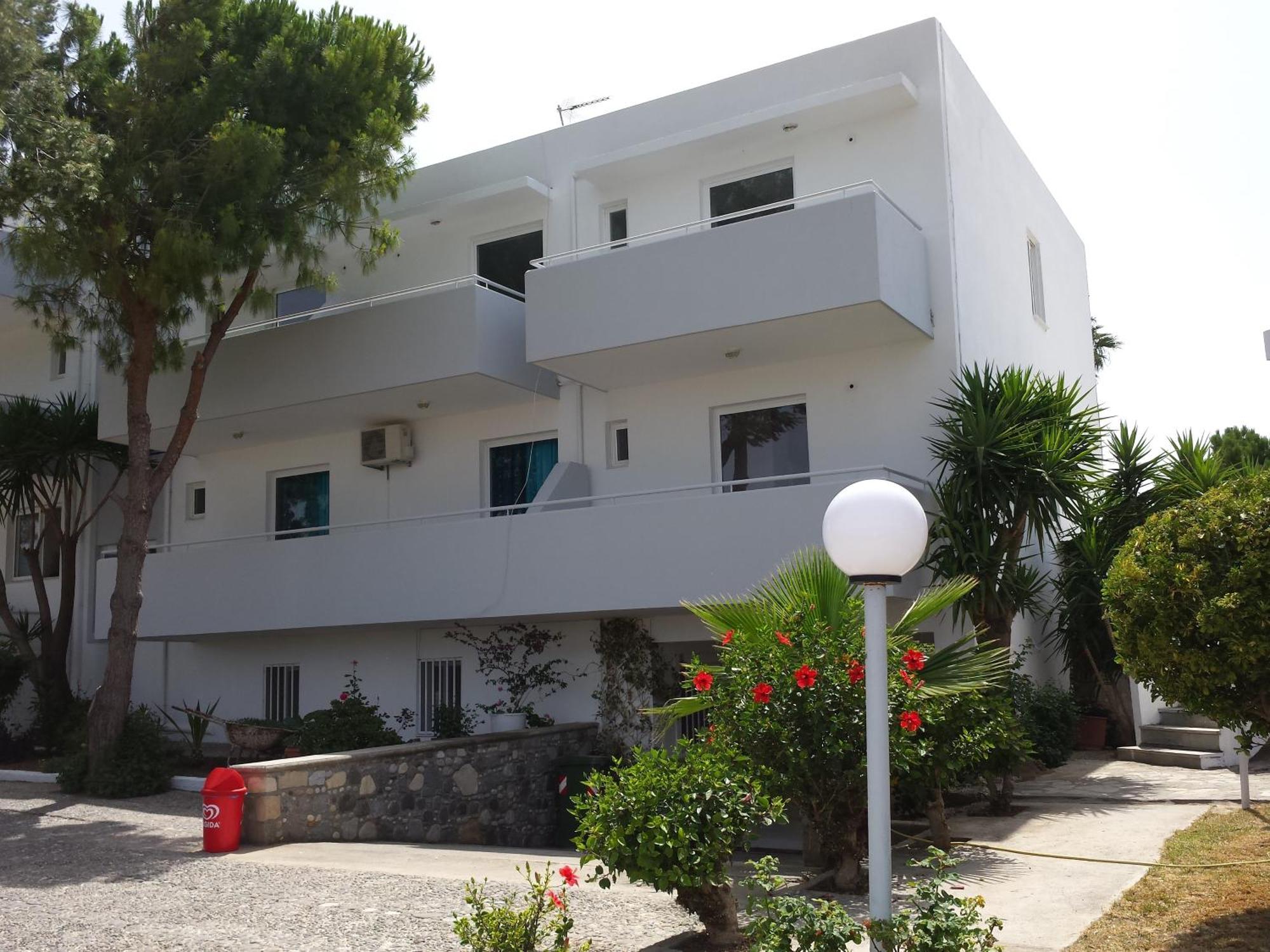 Blue Nest Hotel Tigkaki  Bagian luar foto
